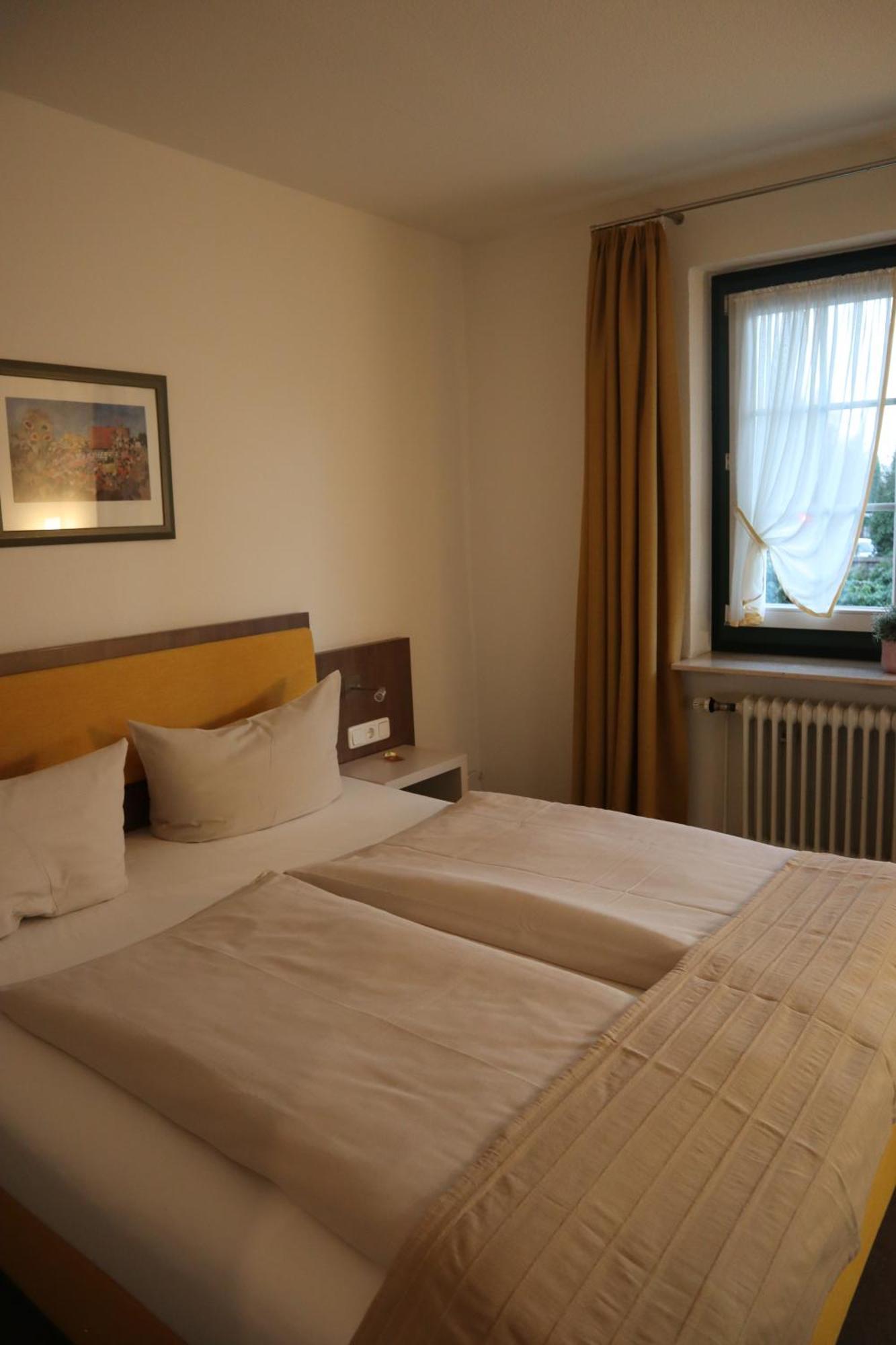 Zur Linde Hotel 3*